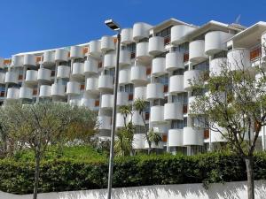 Appart 2 pièces, proche plage et commerces, parking privé, WIFI, équipements modernes - FR-1-790-6