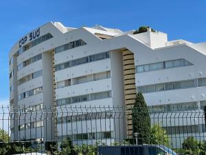 Appart 2 pièces, proche plage et commerces, parking privé, WIFI, équipements modernes - FR-1-790-6