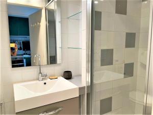 Appartement proche plage avec loggia, terrasse et parking - FR-1-790-12