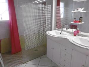 Maison avec Piscine Chauffée, Proche Plage, 3 Chambres, Jardin Clôturé, Wifi Inclus à St Hilaire de Riez - FR-1-652-44