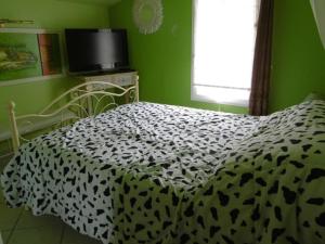 Maison avec Piscine Chauffée, Proche Plage, 3 Chambres, Jardin Clôturé, Wifi Inclus à St Hilaire de Riez - FR-1-652-44