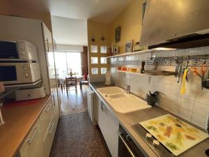 Appartements Appartement T2 lumineux 51m², centre-ville, pres des plages, parking, terrasse - FR-1-71-105 : photos des chambres
