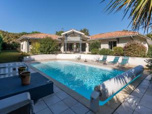 Villa familiale avec piscine chauffée, clim, 4 chambres, proche golf et plages - FR-1-319-565