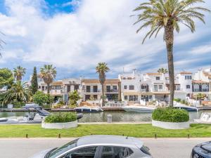 Apartamento con parking y vistas al canal - HISP-288-64