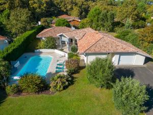 Villa familiale avec piscine chauffée, clim, 4 chambres, proche golf et plages - FR-1-319-565