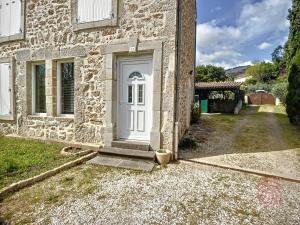 Maisons de vacances Charmante maison F4 avec terrasse proche Thermes et centre, animaux acceptes - FR-1-451-210 : photos des chambres