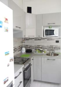 Violet Apartment, cute place near Corvin Plaza, with AC