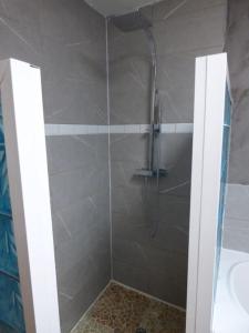 Villas Les Glycines-Villa climatisee-Piscine-BBQ-Parking : photos des chambres