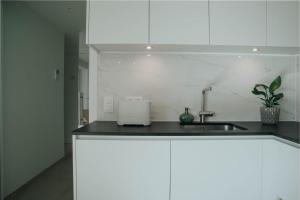 THE WAVES - Nieuw appartement nabij het strand met privégarage