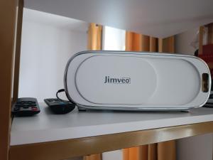 FILMAP-Charmant-Modern-Zentral-Balkon-Beamer-Spieletisch