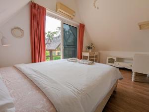 Beachfront Magic Villa - by KohChangVillas