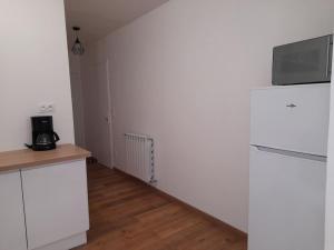 Appartements Logement lumineux avec terrasse : photos des chambres