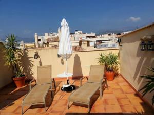 Luminoso ático cerca de la playa con piscina y garaje