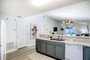 Pet-friendly 3 BR Modern Space, 5 min to Downtown