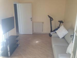 très bien situé avec toutes les commodités