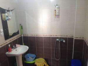 très bien situé avec toutes les commodités