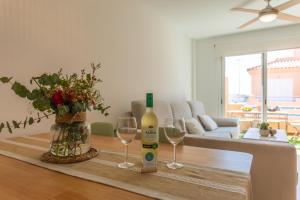 1st line beach, pool, terrace & fibre WIFI