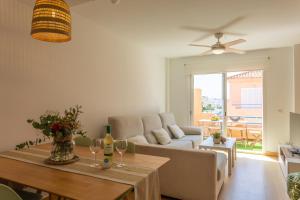 1st line beach, pool, terrace & fibre WIFI