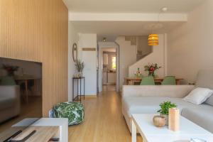 1st line beach, pool, terrace & fibre WIFI