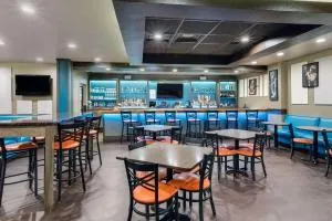 Clarion Inn & Suites Russellville I-40 - Clinton