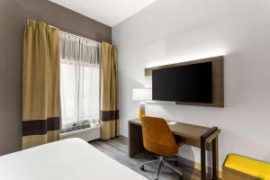 Standard Queen Suite with Two Queen Beds room in Comfort Inn & Suites Kenosha