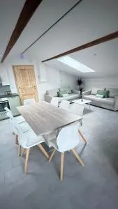 OLD SQUARE HOUSE - HIŠA NA STAREM TRGU - Volče