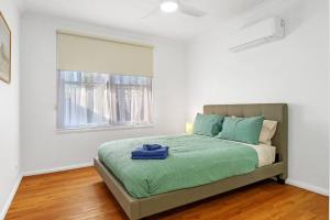 Nth Central 3BR - Split Systems throughout & Wifi