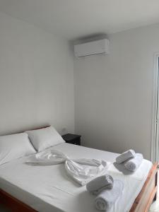 Ambelas Guest Rooms 5