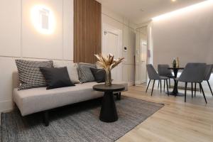 Suite Garibaldi 54 Renovated 1BR in Old Town Olbia img48