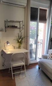 Acollidor loft situat en una tranquil·la plaça