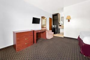 Suite with Hot Tub room in Capitol Inn and Suites