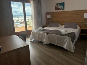 Double or Twin Room with Balcony room in Hostal Santa Clara