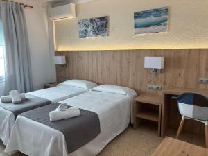 Economy Double or Twin Room room in Hostal Santa Clara