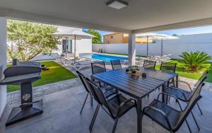 Istriensonne 0739 New-built Villa Lucy-2 -Pool with hydromassage