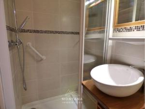 Studio rénové avec cabine - 26m² - 5 pers - Balcon exposé sud - Près skibus et remontées mécaniques - FR-1-458-125