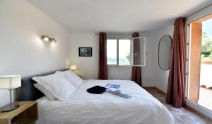 Piscine chauffée et magnifique vue mer! à10 mns de la plage & du centre!