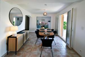 Piscine chauffée et magnifique vue mer! à10 mns de la plage & du centre!