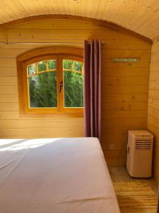Maisons de vacances Bungalow charmant a Saint-Pardoux avec piscine partagee : photos des chambres