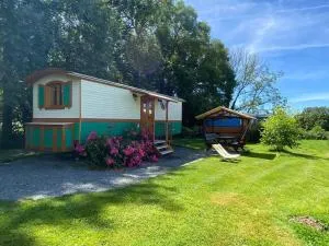 Bungalow confortable à Saint-Pardoux avec piscine partagée - Menat