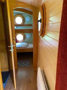 Maisons de vacances Bungalow confortable a Saint-Pardoux avec piscine partagee : photos des chambres