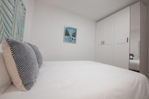 Comfortable Centric Apartment Steps from the Beach