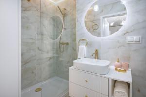 Stunning 2-BR Apartament Palace in the window, air-conditioning 500m to Central Station