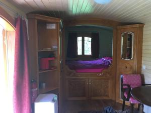 Maisons de vacances Bungalow confortable a Saint-Pardoux avec piscine partagee : photos des chambres