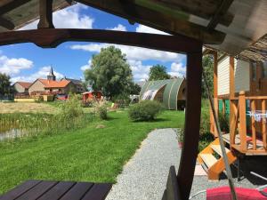 Maisons de vacances Bungalow confortable a Saint-Pardoux avec piscine partagee : photos des chambres