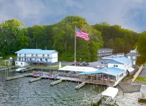 Showboat Hotel - Himrod