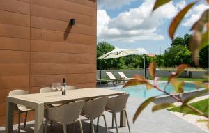 3 Bedroom Nice Home In Orbanici 