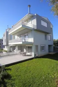 AquaVibe House B' - Apolpaina