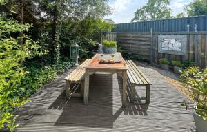 Awesome Home In Lauwersoog With Wifi