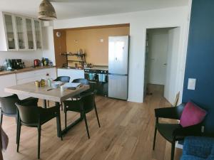 Bel appartement neuf 3 chambres proche Paris et Stade de France, parking gratuit, 5 min RER CDG aéroport et gare du Nord, quartier calme, proximité tous commerces