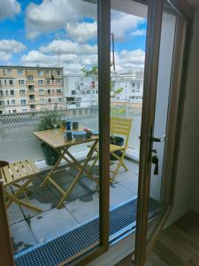 Bel appartement neuf 3 chambres proche Paris et Stade de France, parking gratuit, 5 min RER CDG aéroport et gare du Nord, quartier calme, proximité tous commerces